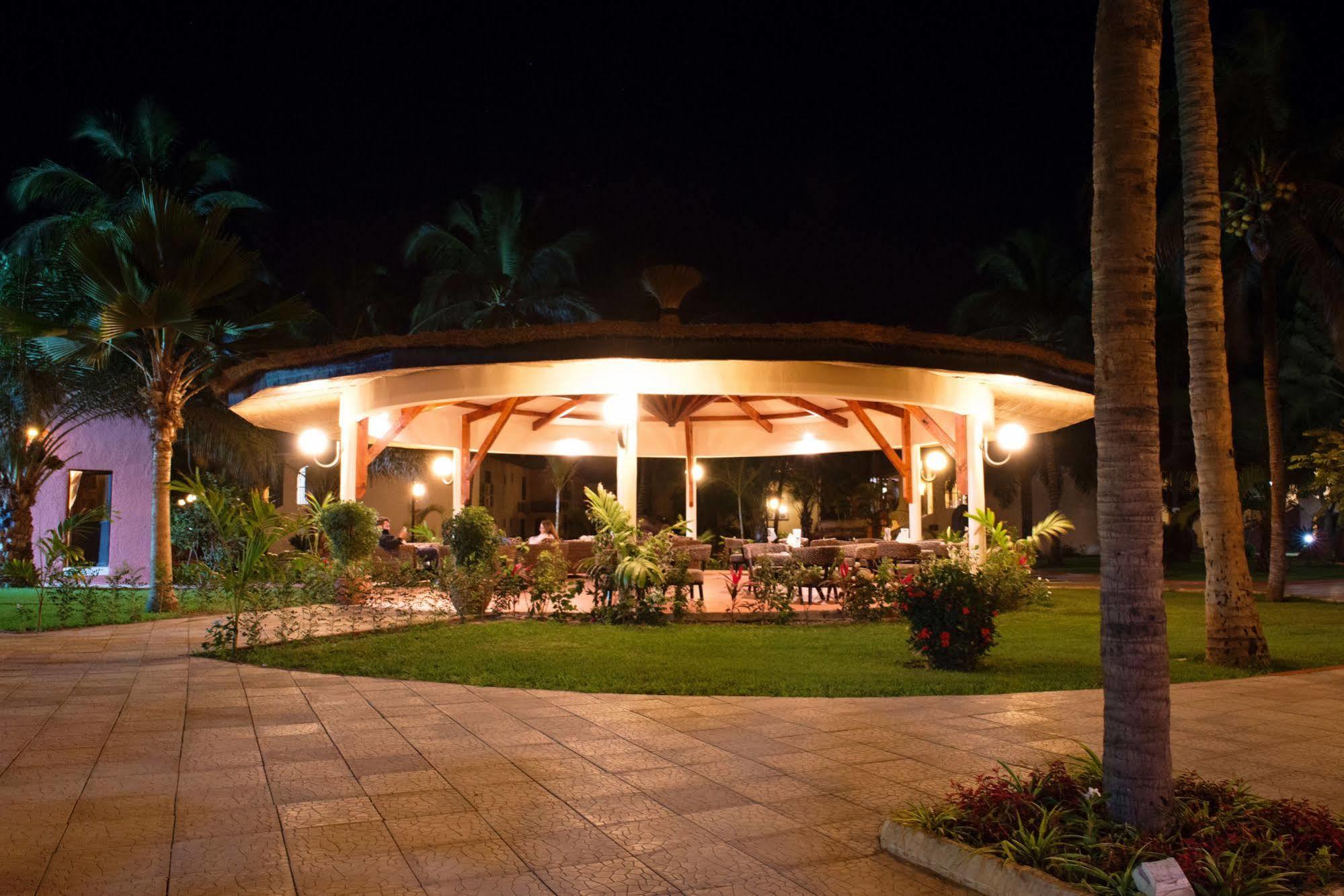 Ocean Bay Hotel & Resort Bakau Eksteriør bilde